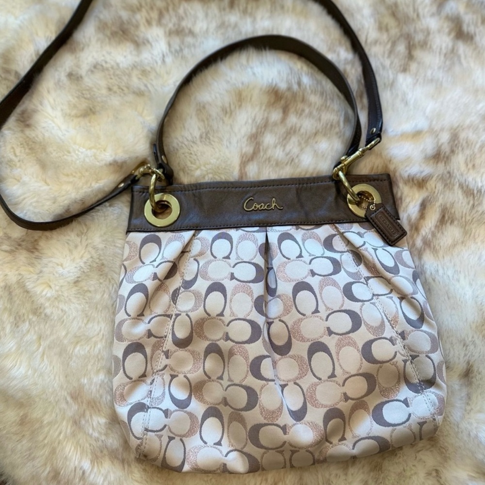 Like New Coach Ashley Signature Crossbody Shoulder bag